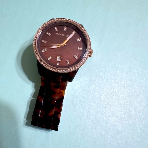 Michael Kors tortoise colored watch - Picture 4 of 4